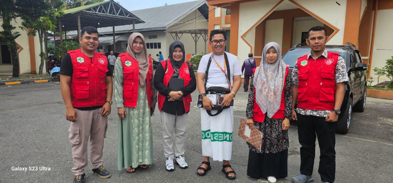 Tim Kesehatan Haji Dinas Kesehatan, Dampingi Calon Jamaah Haji Solok Selatan Tahun 2024 ke Embarkasi Padang